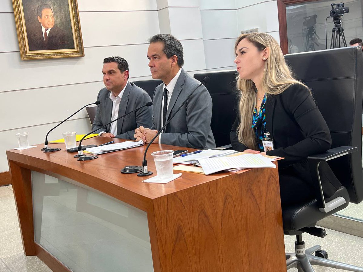 EnergiaNEPR's tweet photo. 🔵 El presidente del #NEPR, Edison Avilés Deliz participó hoy en la vista pública sobre el PS 1047 de la comisión senatorial de Desarrollo Económico, Servicios Esenciales y Asunto del Consumidor que preside la senadora @HauSenadora . https://t.co/ei7dASkeXQ