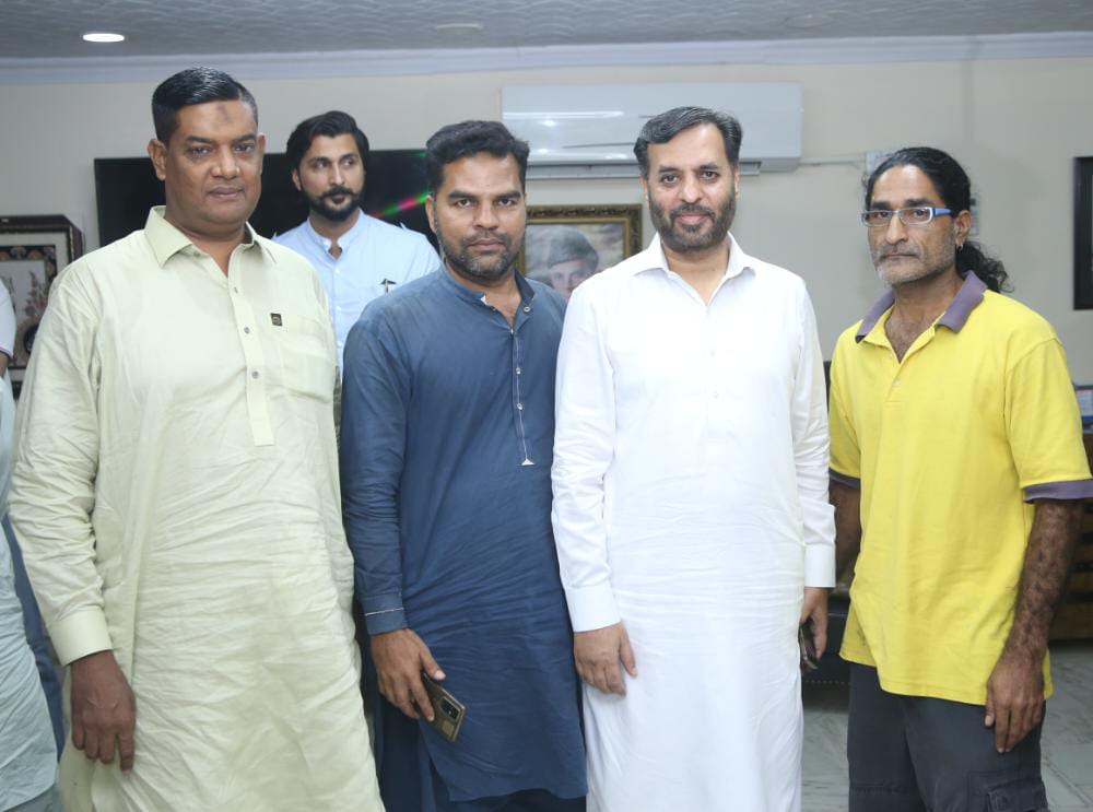 MQMPUpdates's tweet photo. چیئرمین پاک سرزمین پارٹی سید مصطفی کمال سے پاکستان ہاؤس میں ڈسٹرکٹ ساؤتھ گارڈن ٹاؤن سے تعلق رکھنے والے ایم کیو ایم MQM اور PTI سے تعلق رکھنے والے زمہ دران و کارکنان کی ملاقات اور PSP میں شمولیت کا اعلان -
#JoinPSP https://t.co/3rwKkpcPhp