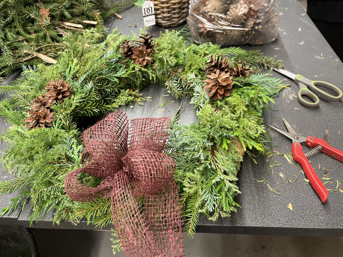 Havukranssi tehty kukkakaupan kranssikurssilla. Kivaa oli. #kukkakauppaneilikka #lahti