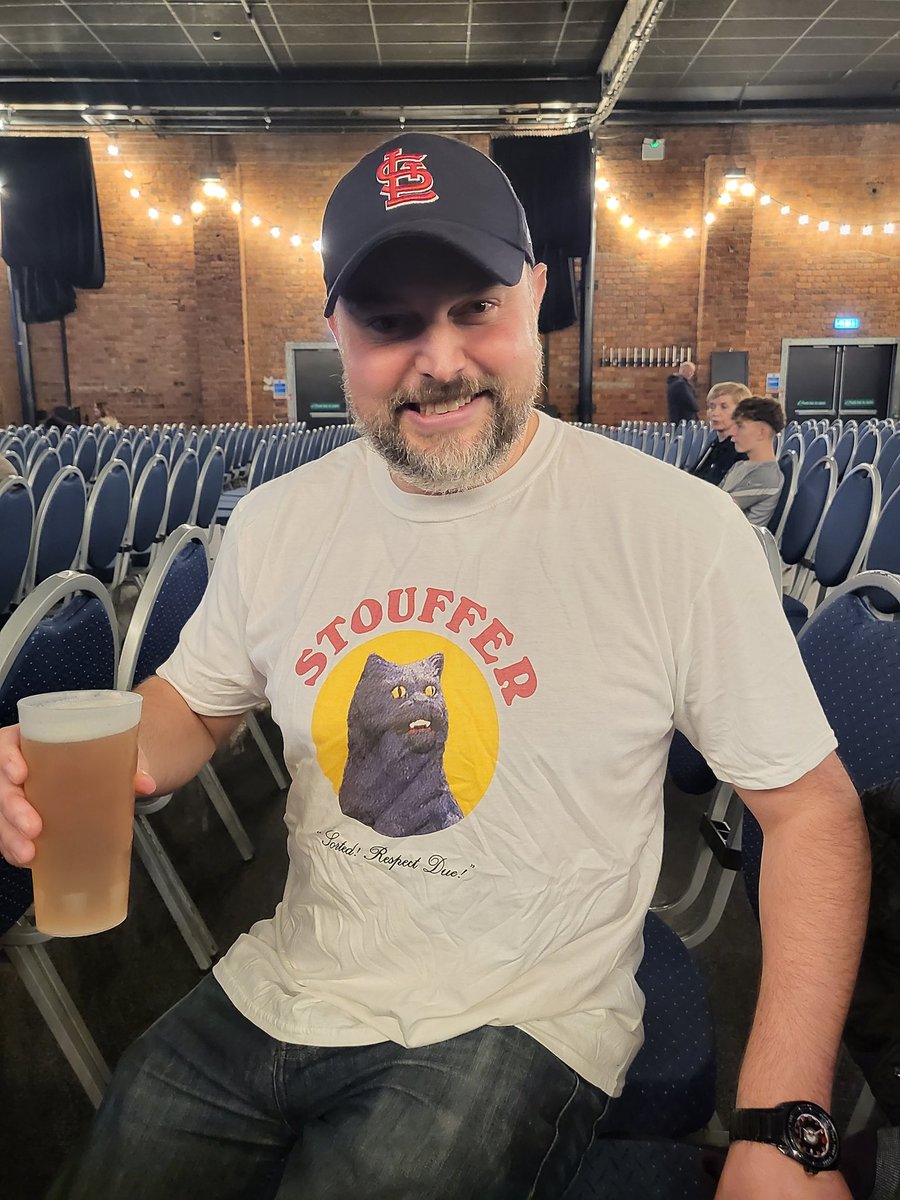 Littlemacaroon's tweet photo. Merch shop could do with having an iron!!!!! https://t.co/nQVQDTHKc0