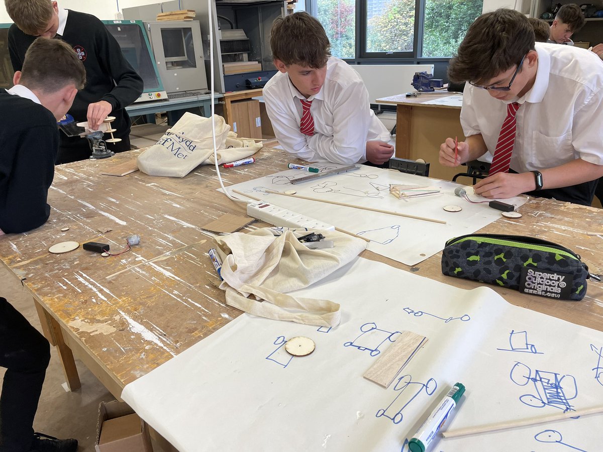 DesignTechLMS's tweet image. Loads of fun had today at @CSADproduct completing the Fast & Furious brief. Tonnes of modelling and problems solving by Y12.