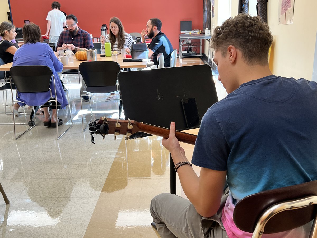 Courtyard Café? More like Chord-yard Caf-slay. #Music #whitmanhanson #whpantherpride <a href="/WHPantherUpdate/">WHtv</a>
