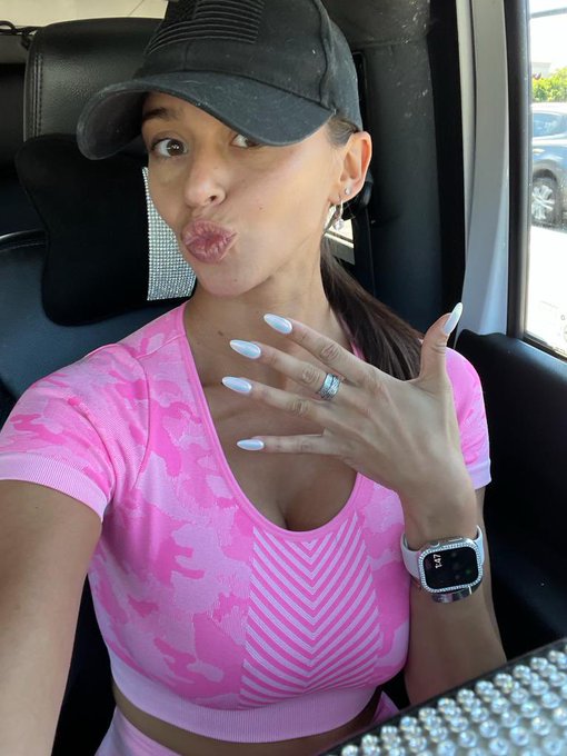 Nails finished. What do you guys think 💋🖤 https://t.co/F2MB4MM5Fv<a href="/tag/mvsales"class="tags"><span>#mvsales</span></a>