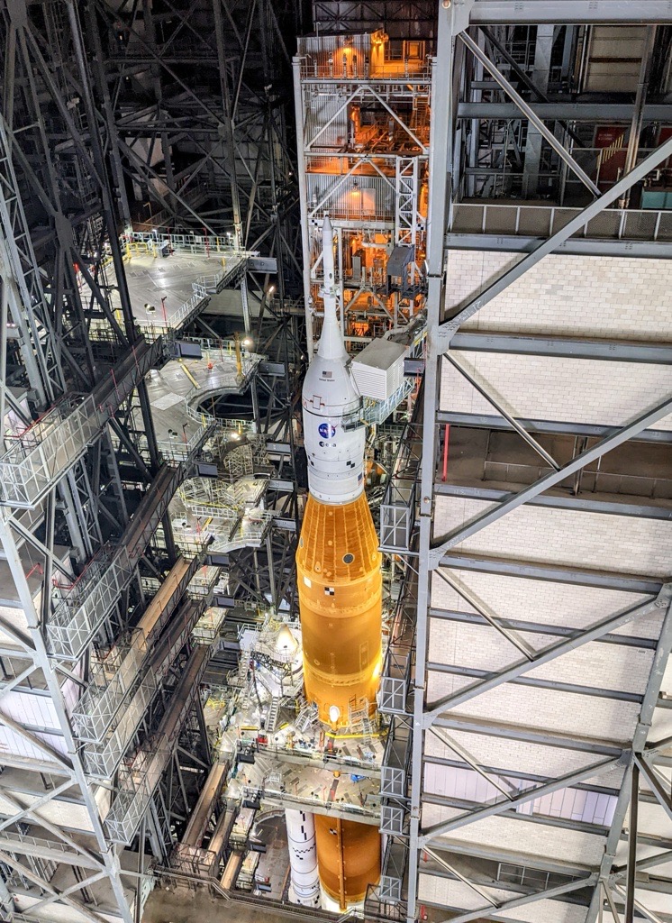 NASAGroundSys's tweet photo. All VAB platforms are now retracted except for G, which will be retracted tomorrow afternoon/evening and F, which will be next week.
Flight Termination System (FTS) testing is on track to happen soon.
Crawler-transporter 2 is set to move into position at the VAB on Monday. https://t.co/H9ohYsIkcV