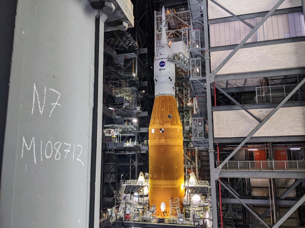NASAGroundSys's tweet photo. All VAB platforms are now retracted except for G, which will be retracted tomorrow afternoon/evening and F, which will be next week.
Flight Termination System (FTS) testing is on track to happen soon.
Crawler-transporter 2 is set to move into position at the VAB on Monday. https://t.co/H9ohYsIkcV