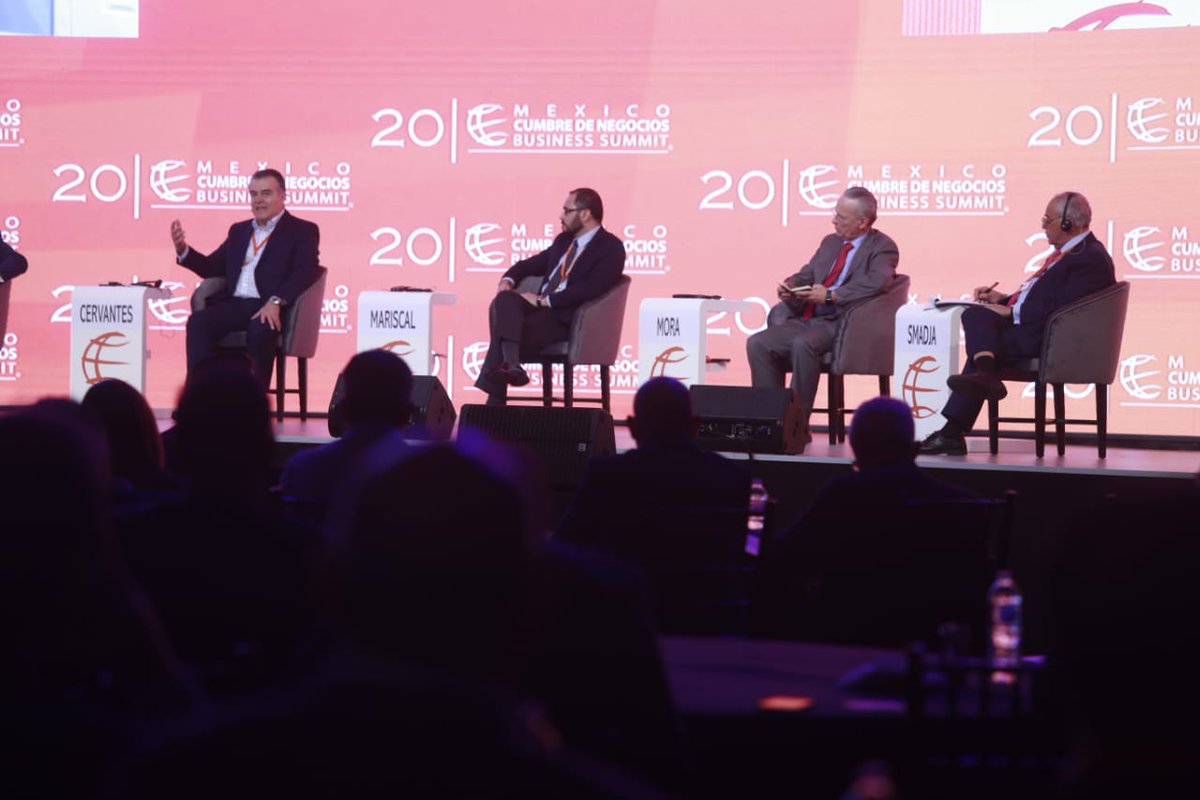 Nuestro presidente, <a href="/JoseMedinaMora/">José Medina Mora I.</a>, asistió a la #CumbreDeNegocios2022 "El estado de la economía mundial, una mirada al 2023" donde compartió sus perspectivas económicas y empresariales de México para 2023.

"Es importante dejar de ver promedios y ver las oportunidades".