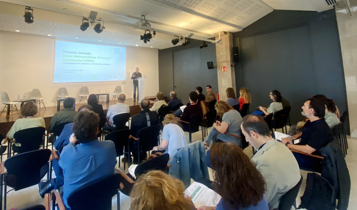 LuisaFerPinto's tweet photo. 🏡Avui hem fet la 1a jornada de la Xarxa Metropolitana d’Inclusió Residencial #XMIR organitzada per l’@AcordCiutada i @pembarcelona
Una xarxa creada fa 2 anys, amb els tècnics d’habitatge d’ajuntaments metropolitans, operadors d’habitatge del 3er sector i entitats supramunicipals https://t.co/xTMcAEgJ2A