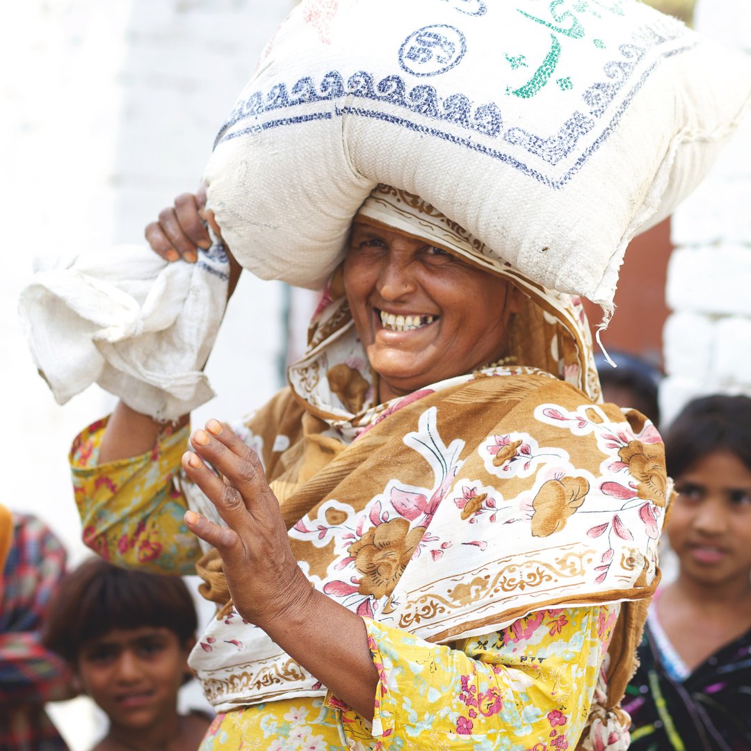 Severe monsoon rains set off one of the most severe floodings in Pakistan's history, leaving millions in dire need.

Thanks to the support of donors across Canada and Bermuda, we're providing more than 3,000 affected families with essential food items.