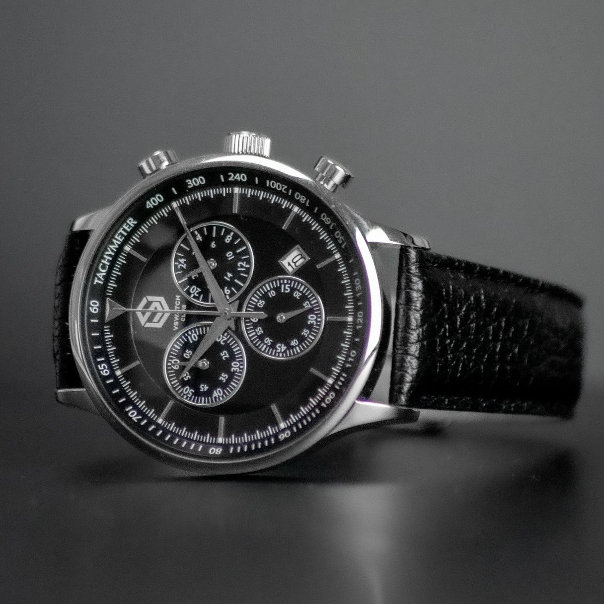 VSWatch_Club's tweet photo. Hey Watchers ‼️
Looks like you like this first model, thanks for your great feedback! 😍
She’s even better IRL! 💎
Identify your friends who would like to have this watch 🔥
#OneDayOnePicture
#WeWearWatches ⌚️ https://t.co/1V70NVFMje