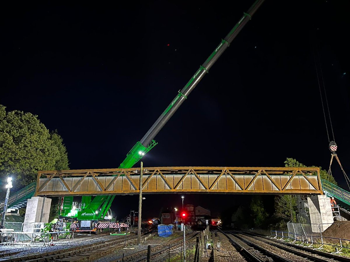 StoryContractng's tweet photo. 👏#TeamStory, on behalf of @networkrail, have successfully lifted a new bridge into place as part of the OWW104 Severn Valley Footbridge Renewal. 

🌉The works involved installing a 34m span structure across five lines, including two new staircases.

💙Well done to all involved! https://t.co/EXM3debXGx