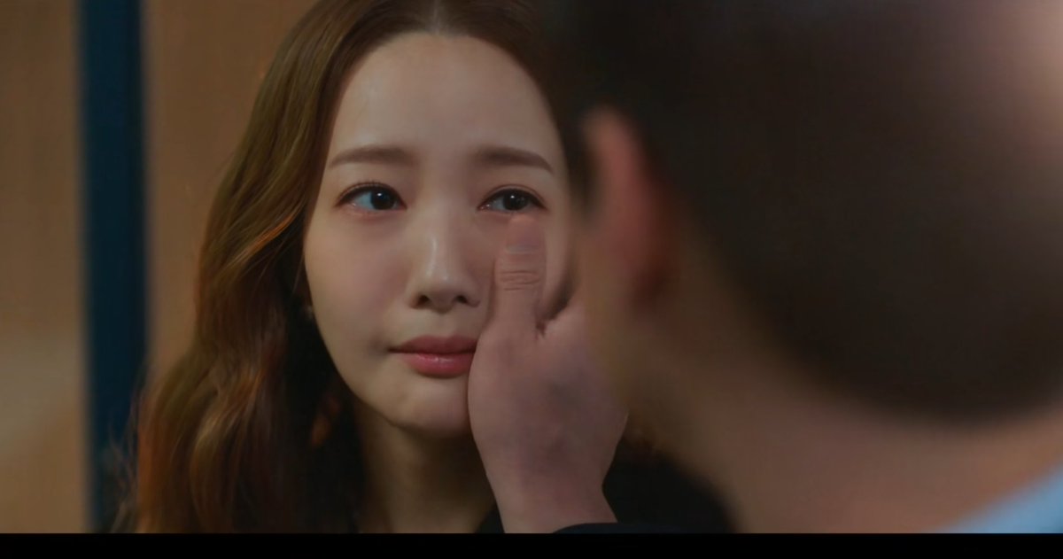 dramafoxx's tweet photo. Look at this best husband behaviour from Jiho!!! 🙌🥺🧡
Through everything he has been so supportive & trusting of her, and not once doubting her. He allowed her to actually be herself around every corner and I just love that for her!! 🙌😭 #LoveInContract #LoveInContractEp12 https://t.co/6pnzjIEiT8