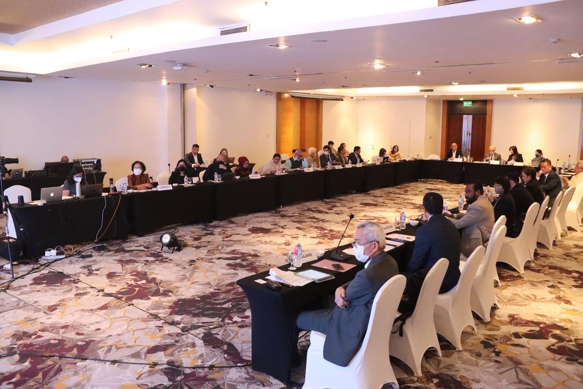 MurtazaJavedAbb's tweet photo. Federal Minister for Parliamentary Affairs Mr Murtaza Javed Iqbal Abbasi, addressing Asian Forum of Parliamentarians on Population & development #AFPPD at Manila. Discussed policies related to #ICPD. https://t.co/lyFUQVZbOz