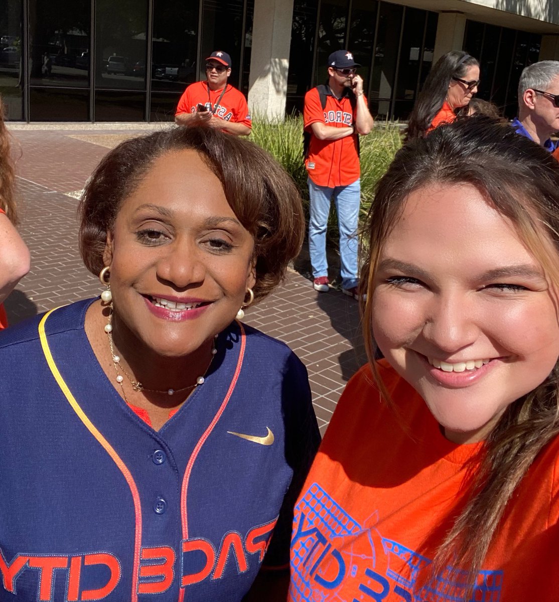lwellsfargo's tweet photo. GO STROS!!! 🧡⚾️💙
      Love,
      Vanessa Wyche, Director of NASA JSC!! &amp; Yours Truly https://t.co/fMzoI48mRt