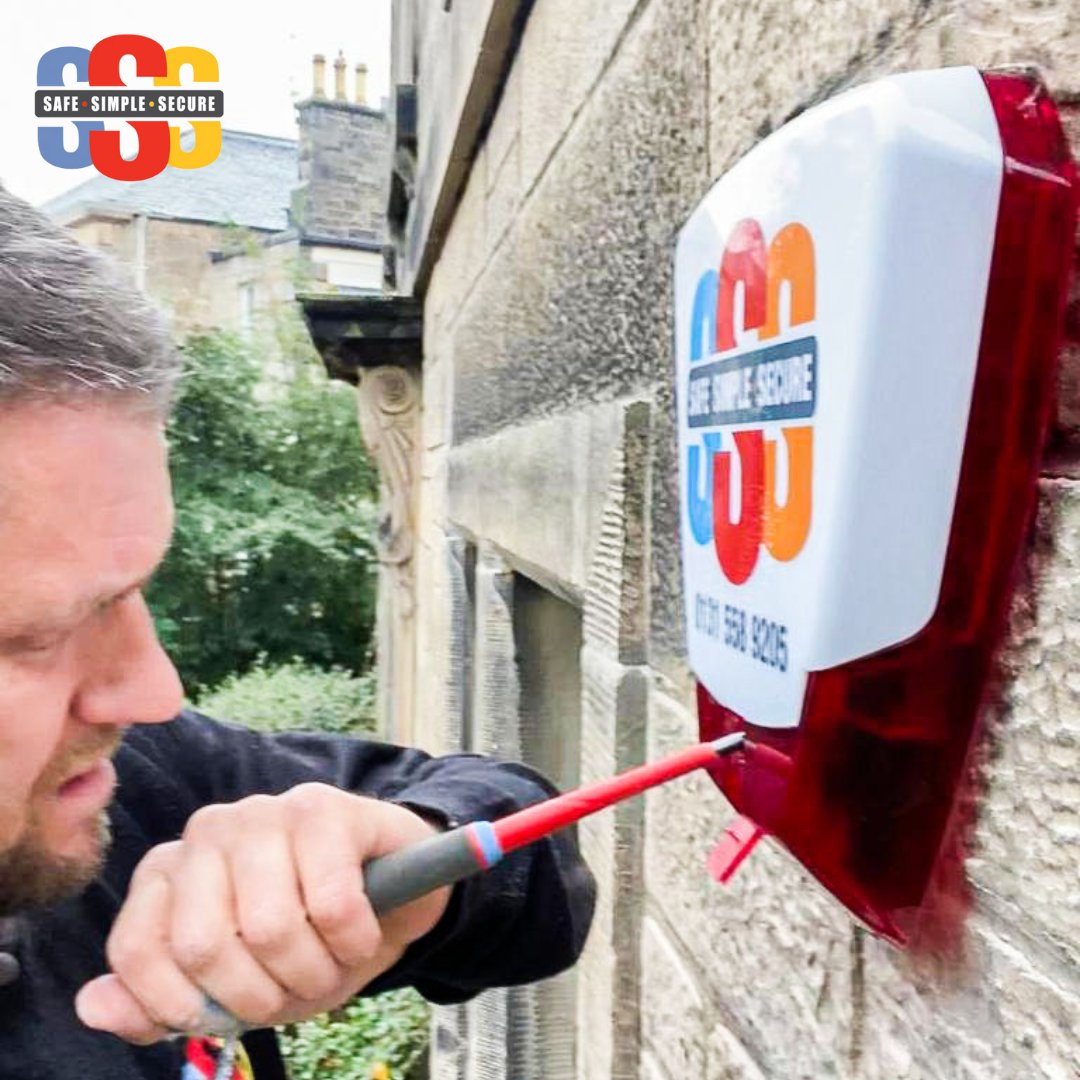 SafeSimpleSec's tweet image. Intruder Alarm Installation! 🚨✅

Check out Michael installing an intruder alarm at a residential customer&apos;s house! These are the most common home security systems and tend to be the most effective. 

For more information, please get in touch at:
🔵 T: 0131 558 9205