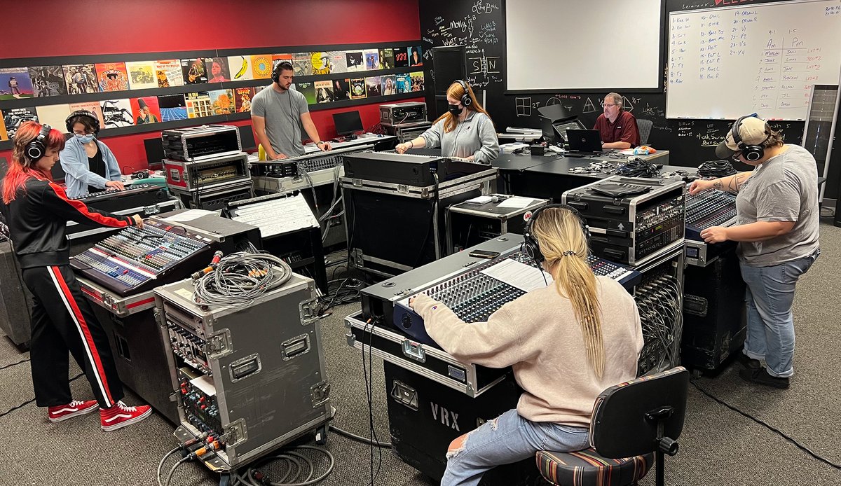 BBArocks's tweet photo. Analog Week #1 is about small format #analog 🎚️ console setup, subgrouping, patching, EQ, faders, time-based FX, and sending signals to PAs and Monitors!
.
.
Apply 👉 https://t.co/OhXXgjN32H #livesoundengineering https://t.co/ABv0xET8Oa