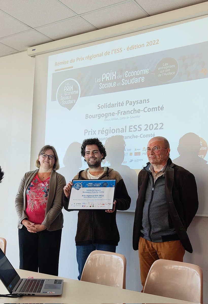 CressBFC's tweet photo. Le #PrixESS régional 2022 a été attribué à @solidarite paysans Bourgogne-Franche-Comté. Une belle initiative d'accompagnement des agriculteurs en difficulté saluée par le jury et la salle. Félicitations à eux ! @CressBFC @ESS_France @mois_ESS @SolPaysans https://t.co/QOfisGHDLL