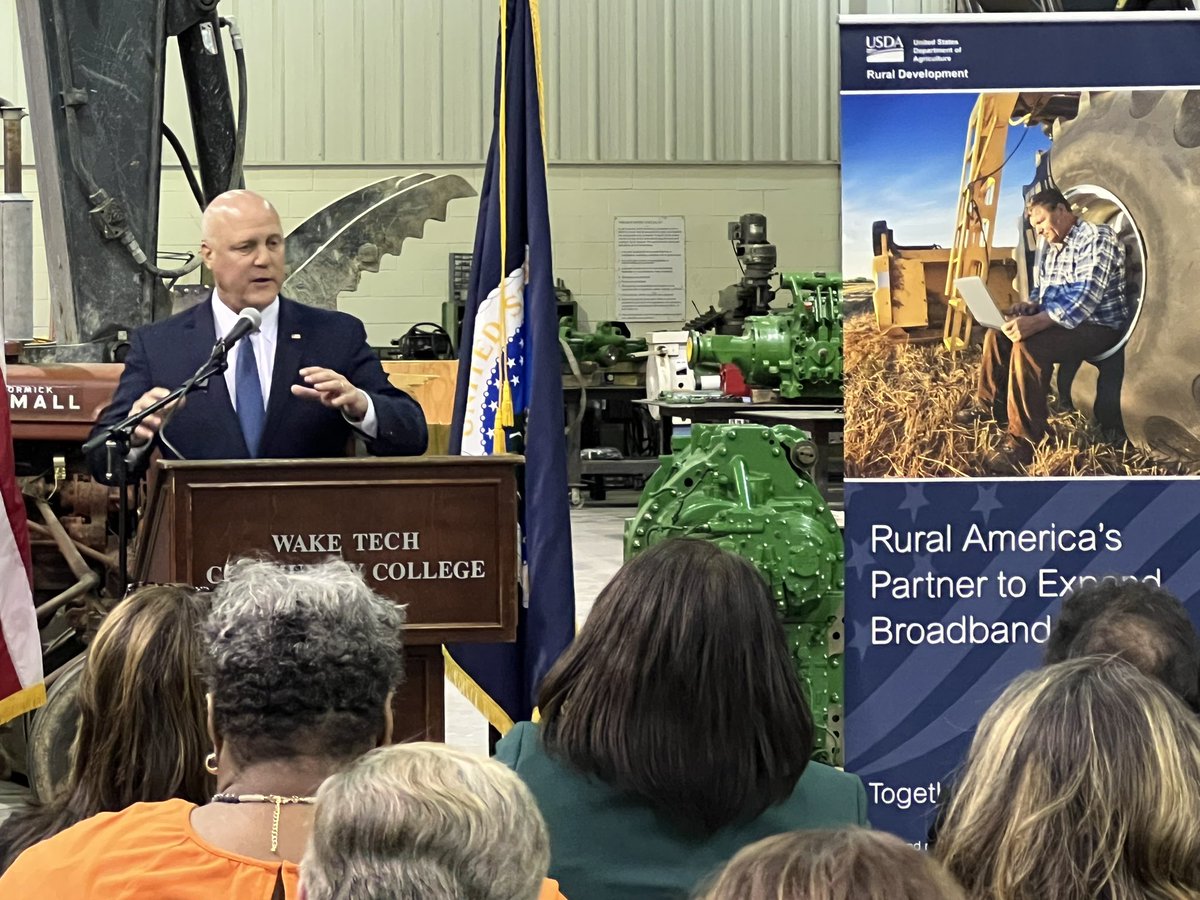 RDNorthCarolina's tweet image. .@MitchLandrieu46 &amp;amp; @usdaRD State Dir Speight announced @waketechcc  that AccessOn Networks Inc., is receiving a $17.5 million a ReConnect grant today. This project will connect thousands of people, 100 businesses, 76 farms and 22 educational facilities to high-speed internet.