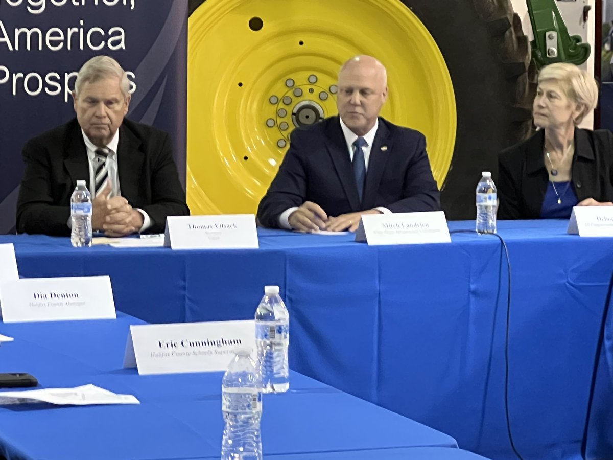 RDNorthCarolina's tweet image. .@MitchLandrieu46 &amp;amp; @usdaRD State Dir Speight announced @waketechcc  that AccessOn Networks Inc., is receiving a $17.5 million a ReConnect grant today. This project will connect thousands of people, 100 businesses, 76 farms and 22 educational facilities to high-speed internet.