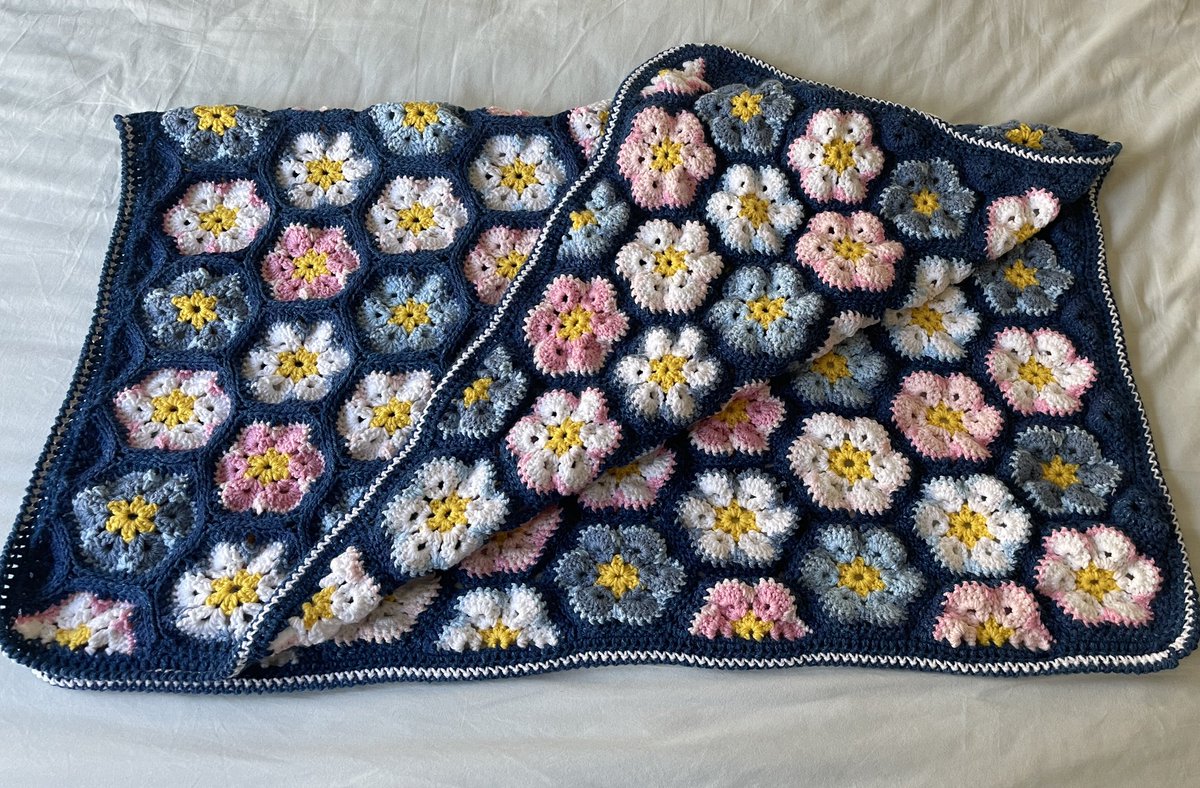 ChrysPopkoff's tweet photo. Florals for Fall… #crochet https://t.co/eBgfcA331k