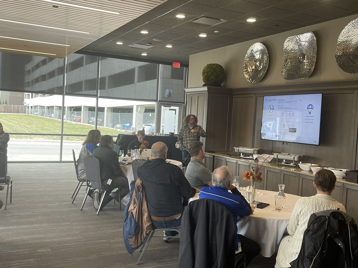 The great <a href="/JarianGibson/">Jarian Gibson</a> presenting at <a href="/NcugOmaha/">Omaha NCUG</a> for #EUC updates within the #Nutanix ecosystem.