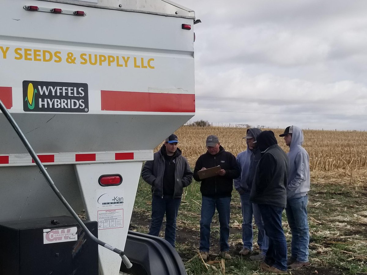 DMACCAgriBus's tweet photo. Harvest day for the @WyffelsHybrids test plot!  Thank you Doug Pooch with Wyffels, Jon Meade of #Tri-City Ag Supply, and Craig Henry with #Quality Seeds and Supply for joining our students! https://t.co/FZmlBOhov0