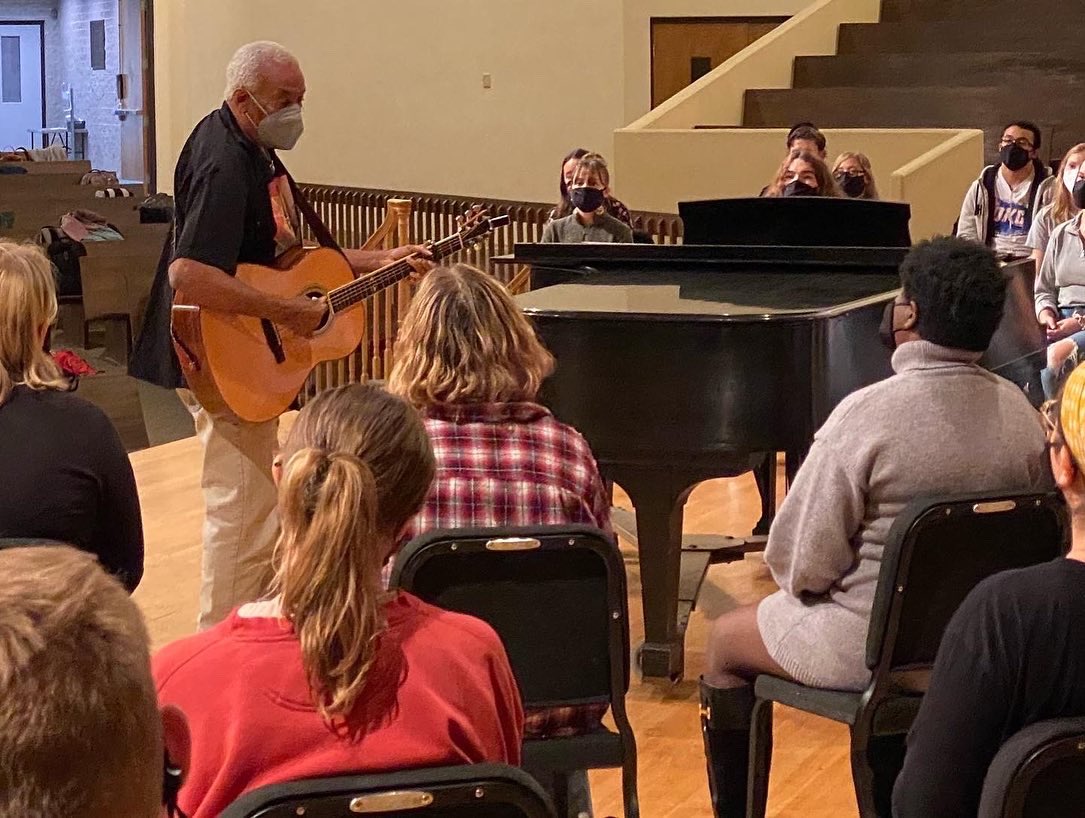 musicwooster's tweet photo. What a treat to have Reggie Harris on campus to work with Wooster Chorus and members of The Harmony Project. Reggie led the students in singing spirituals and music of the Civl Rights movement. https://t.co/cmcol6Uxr5