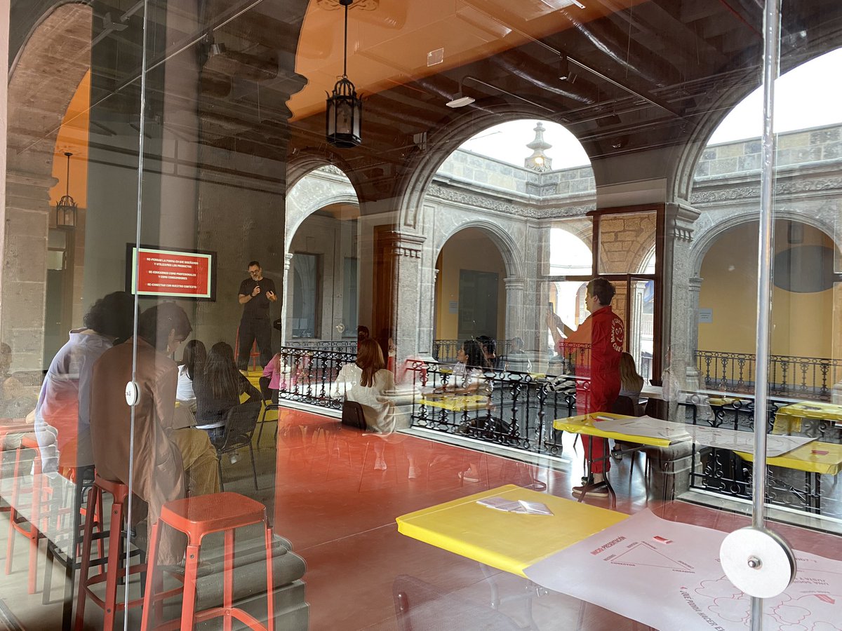 WDCDMXGNP's tweet photo. Primero debemos aceptar el contexto y las limitaciones que nos rodean, y a partir de ahí plantearnos qué va a pasar con lo que fabricamos después de que cumpla su función.

Empresas y consumidorxs compartimos responsabilidad.

#whatdesigncando #hazlocircular con @delaO_design https://t.co/NZYya1sjL1