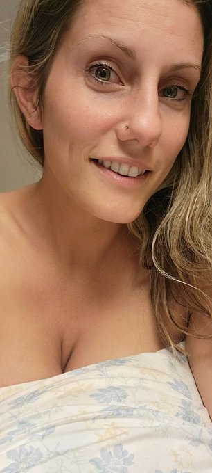 Smiling even though I don't feel good 😕 https://t.co/BoLpRvpjLL<a href="/tag/swamphottie"class="tags"><span>#swamphottie</span></a>