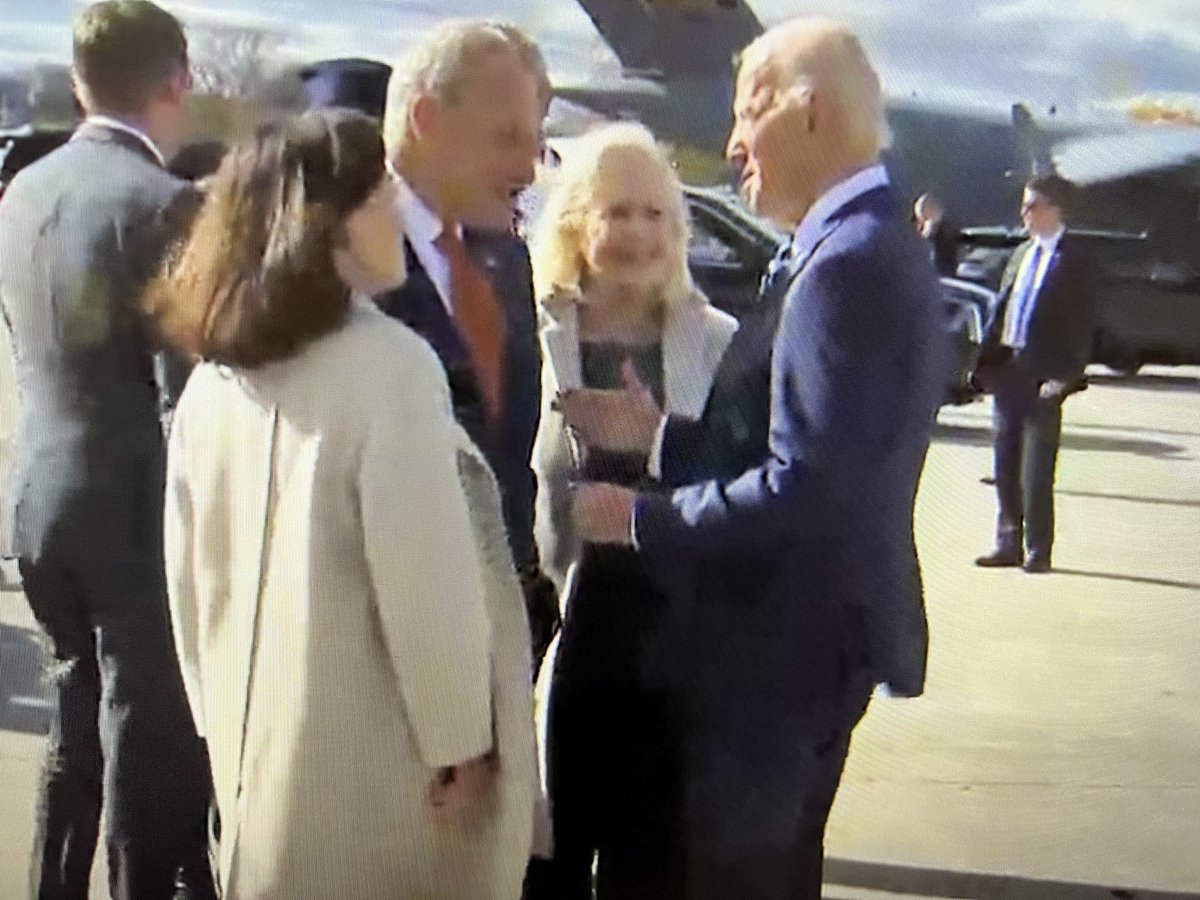 New York State of mind. @potus greeted by Governor Hochul, and Senators Schumer and Gilibrand in Syracuse.