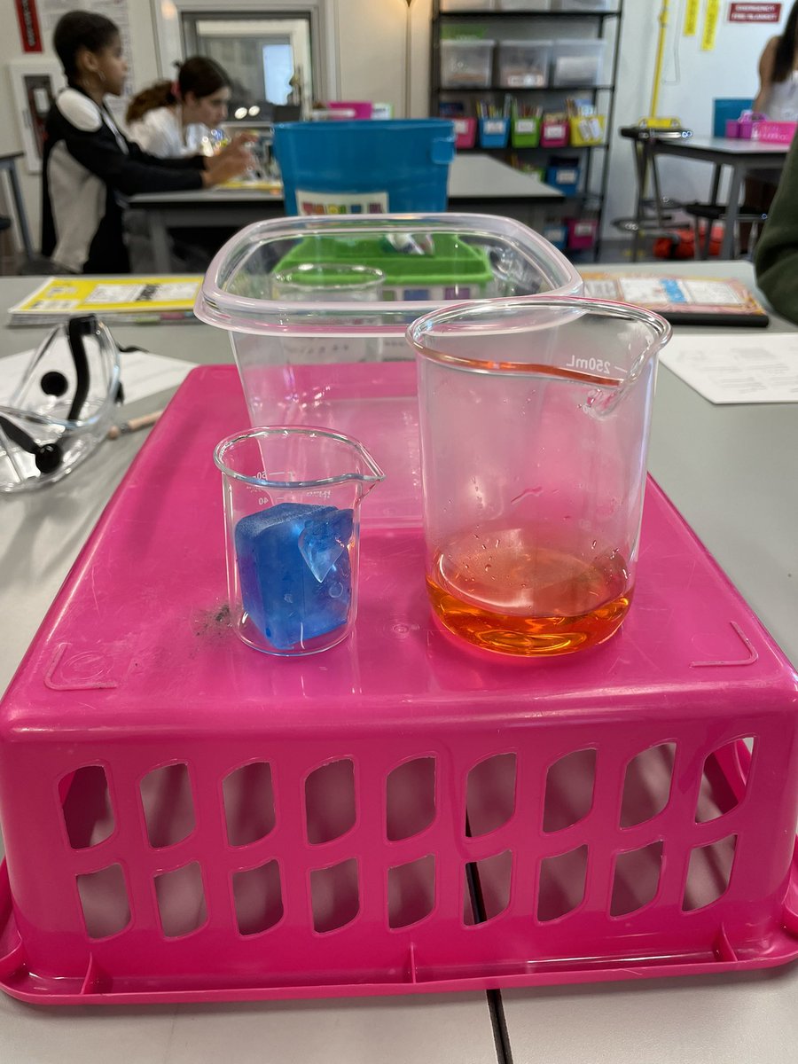 Learning how 🔴warm fronts, 🔵cold fronts, 🔴🔵stationary fronts, and 🟣occluded fronts work today in lab! #KMSCougarPride #KMSscience #HumbleISD_2ndScience