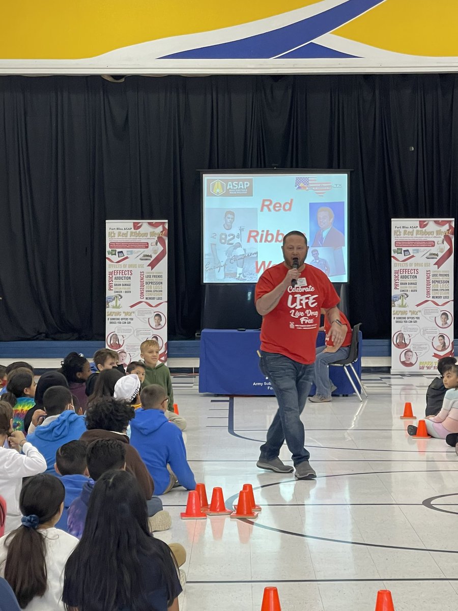 CounselorLCE's tweet photo. Thank you Army substance Prevention team for the amazing Drug free presentation! #teamsisd #RedRibbonWeek2022 https://t.co/w2KC4qMNoI