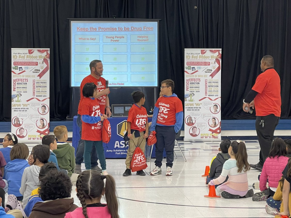 CounselorLCE's tweet photo. Thank you Army substance Prevention team for the amazing Drug free presentation! #teamsisd #RedRibbonWeek2022 https://t.co/w2KC4qMNoI