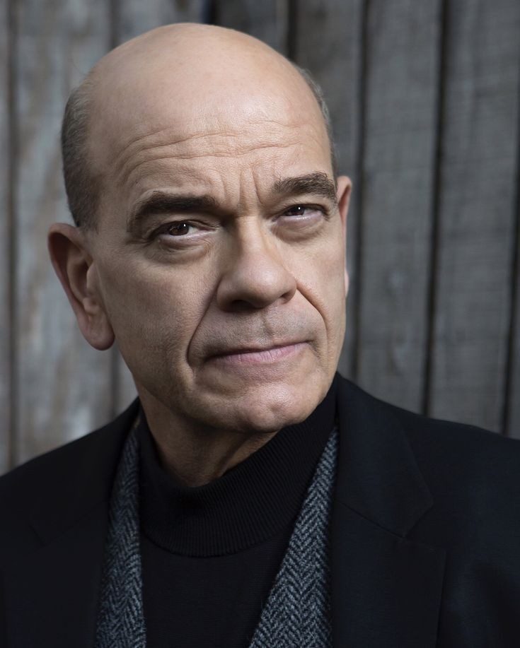 Happy birthday to Robert Picardo! He played Doctor Revell in the show! 