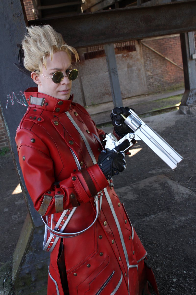 LowLvlCosplay on X: Just a funny Dante #dante #cosplay #capcom