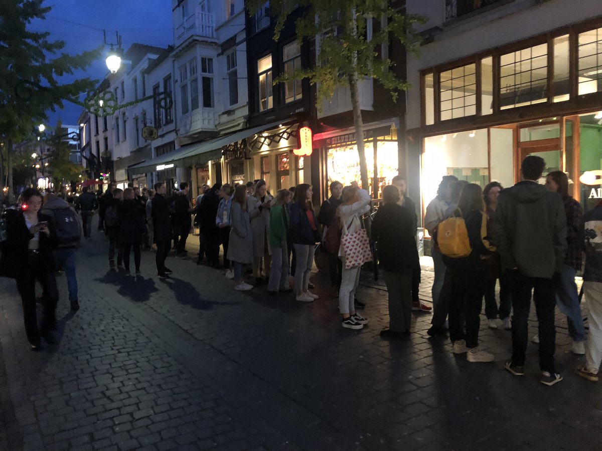 Gratis falafel ivm opening nieuwe vestiging van flfl.nl in de Lange Hezelstraat in Nijmegen. Aanvalluhhh!