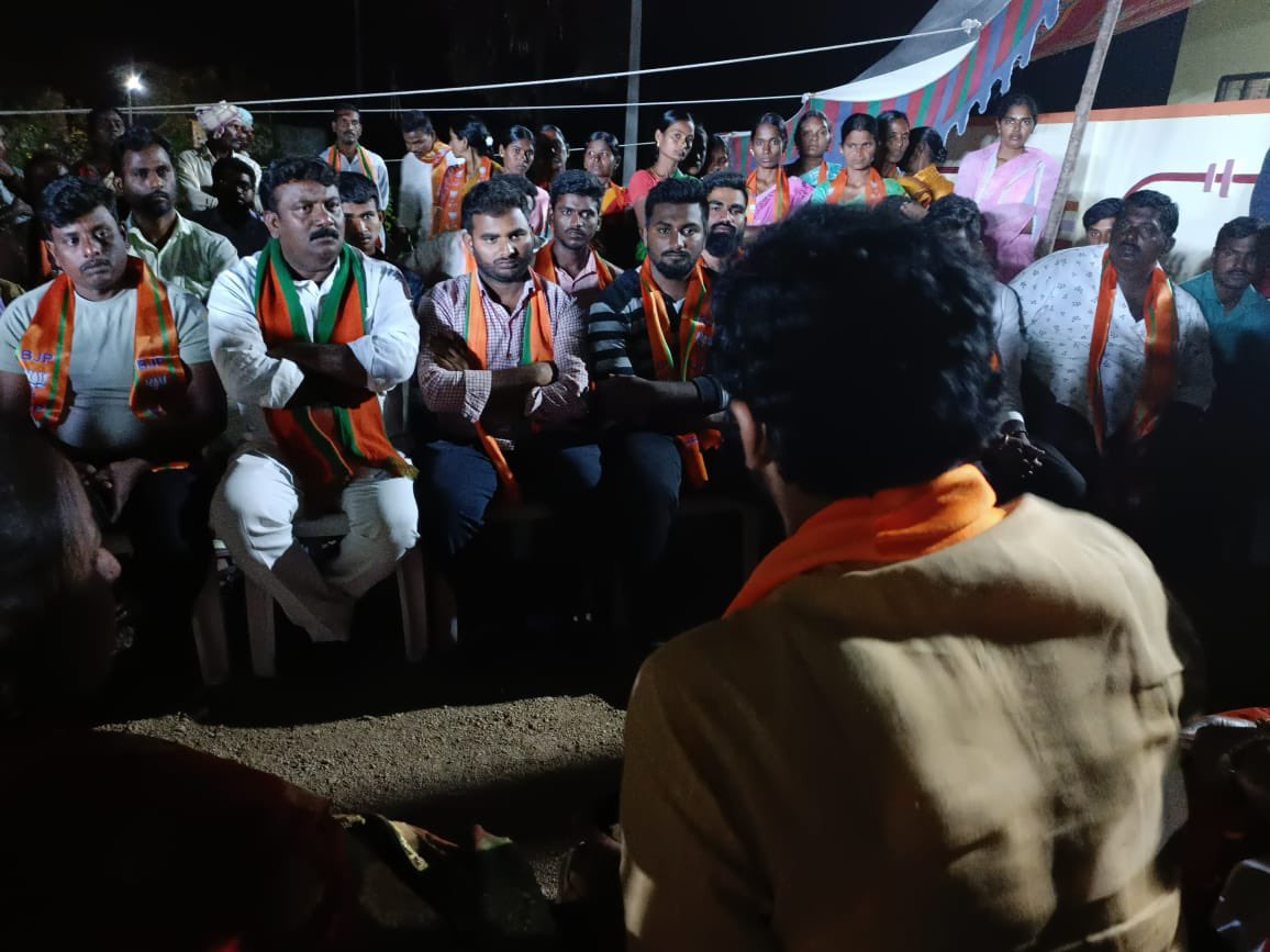 Held door to door campaign & addressed public meetings in Jamasthanpally in Munugode. I am confident that the people of Munugode will give huge majority for @BJP4Telangana in ensuing by-elections as a step towards freeing Telangana from the clutches of corrupt family rule of TRS