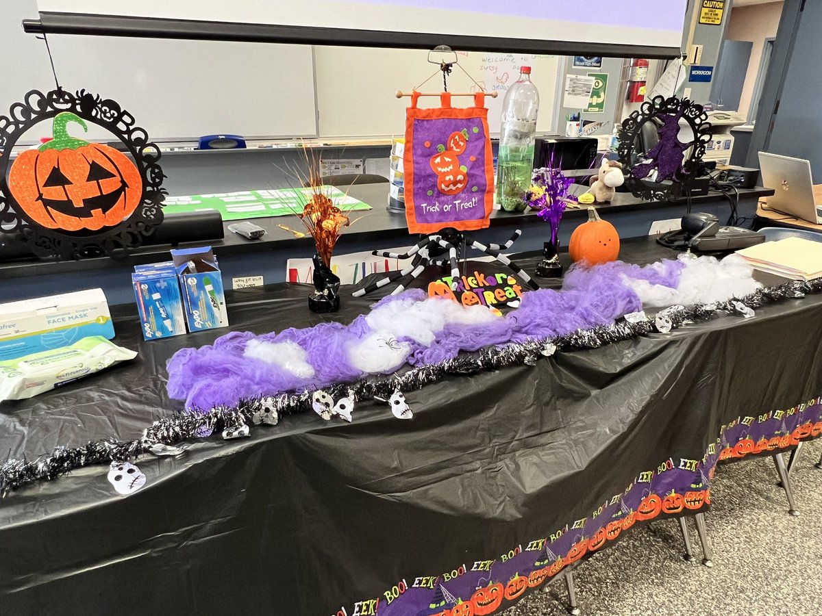 zhenbio's tweet photo. Ready for Halloween! 🎃👻
#todayatwhs
#zhenbio https://t.co/DKFBqQLU9s