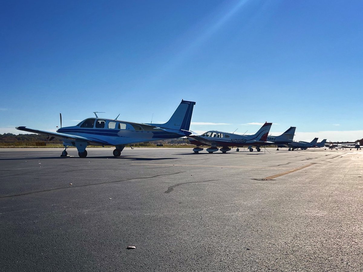 BosExecutiveFBO's tweet photo. After many days of IFR.. we’re back to beautiful VFR flying!
•
•
•
#bostonexecutive #kowd #norwoodairport #fbo #aviationfbo #aviation #aviatondaily #aviationlife #aviationworld #pilot #pilotlife #livetofly #clearskies #blueskies #beautifulday #beechcraftbonanza #beechcraft https://t.co/62LhwPzu9J
