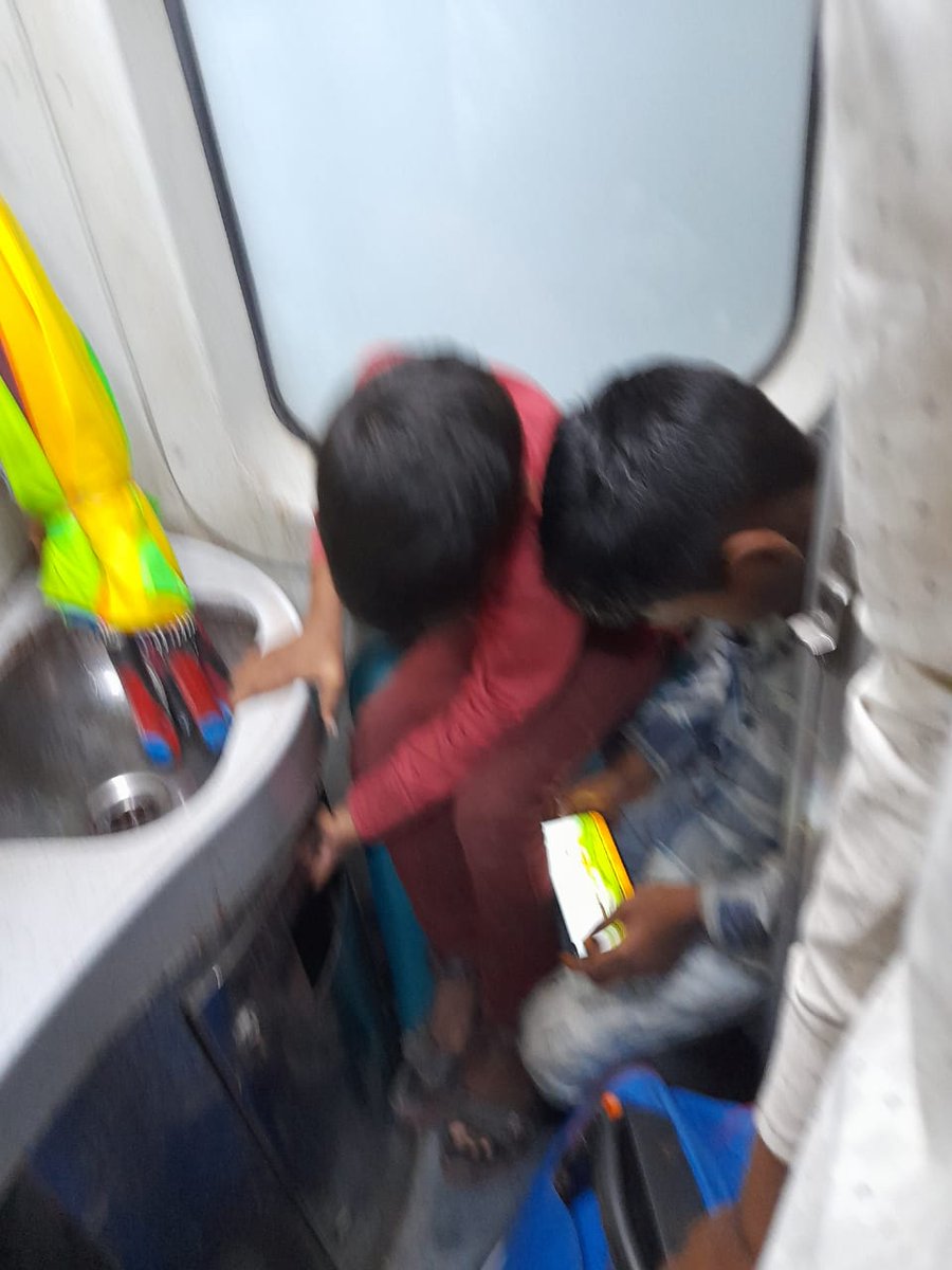 Kunaldoshi14's tweet photo. Public without reservation is ruling on people with reservation and fighting for keeping their luggage on seats
There is no help from any TC in fact we cannot see any TC or any person from Railway Police team. Non reservation people are sitting inside the washrooms @RailMinIndia https://t.co/5dtbg9jhWy