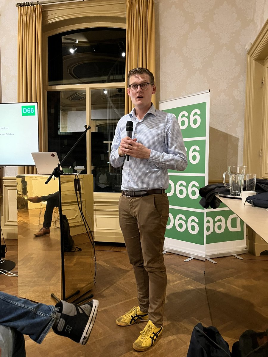Leuk! <a href="/JarnoD1/">Jarno Deen</a> licht tijdens onze #AAV VAN <a href="/D66Hilversum/">D66 Hilversum</a> toe hoe de fractie er voor staat, in de nieuwe rol van oppositie partij. Er zit veel energie in!