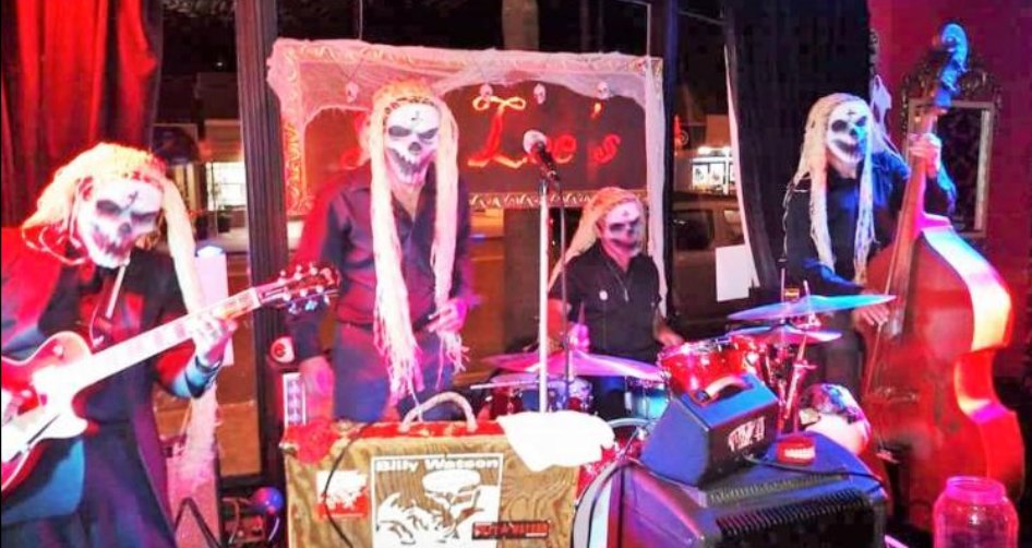 UniqueInns's tweet image. It will be Fall weather this wknd, so come by @TallmanHotel Blue Wing Saloon in #UpperLake #California anytime.👻 
BILLY WATSON &amp;amp; his band have gigs in the #Kelseyville area this wknd, all culminating on #Halloween eve @ the Blue Wing.🎃🎶Come dressed up or not &amp;amp; have some #fun🧟‍♂️