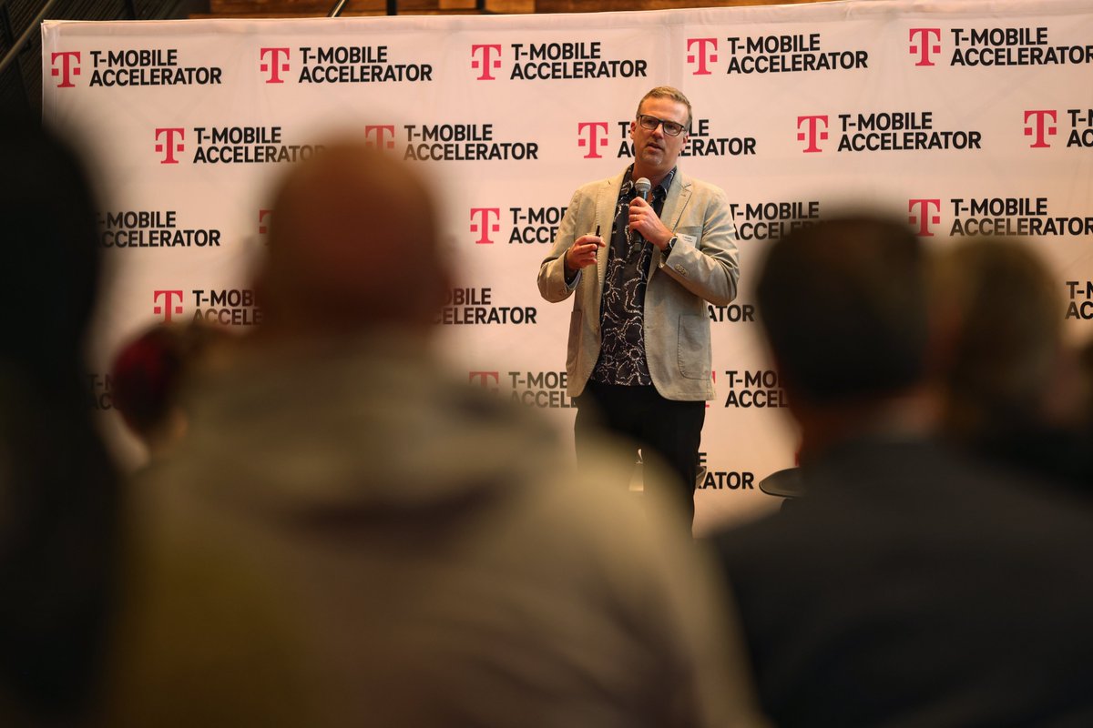 JohnSaw's tweet photo. These companies have worked so hard for the past several months &amp; yesterday they got to show off their work on @Snapdragon Spaces. Congrats to each &amp; every one of the @TMobileAccel participants 👏👏
 
Special shout out to @Qualcomm and @HugoSwart_QCOM for joining Demo Day! https://t.co/Bm0BLgWIVp