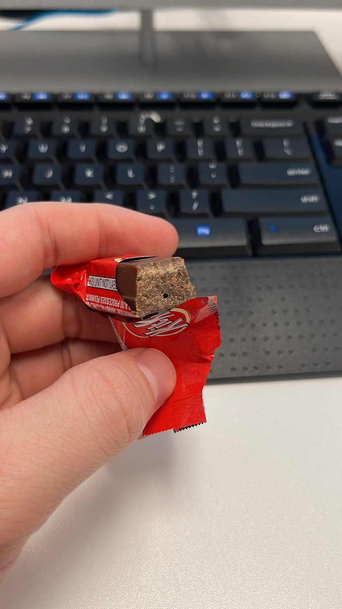 ToddBeyer2's tweet photo. @KITKAT 
WHERE’S THE WAFER?!?!!???!? https://t.co/XRJSS7z38q