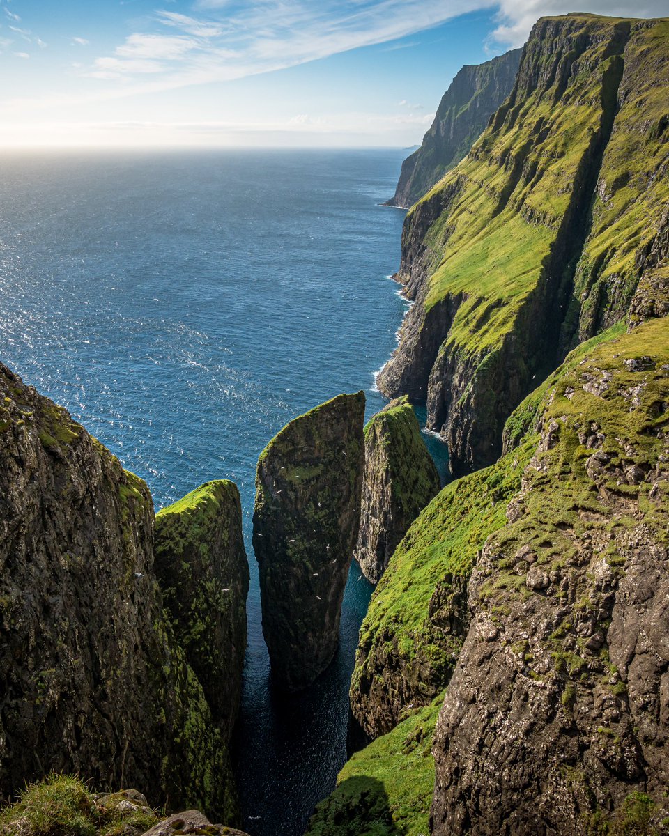 Beautiful sea stacks in the Faroe Islands 🙂🇫🇴
.
.
#landscapephotography #faroeislands #seastacks #seascapephotography #visitfaroeislands #greenlandscape