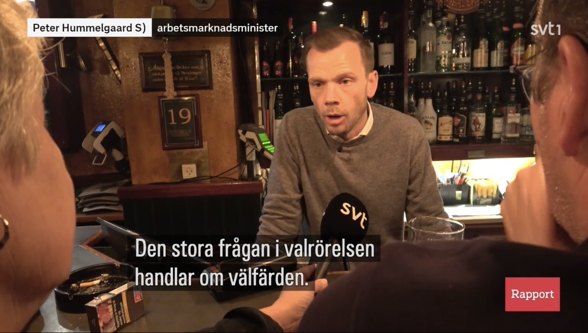 Våra ministrar har mycket att lära av Danmarks. Bland annat hur man väljer intervjuplats.