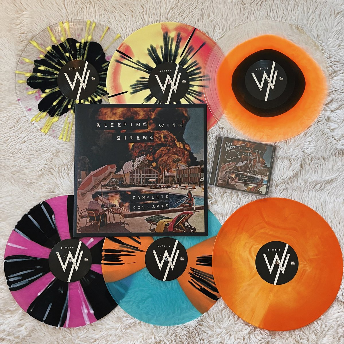 lucyrayanneb's tweet photo. my complete collapse variant collection ๐ค @SWStheband #completecollapse https://t.co/IRpMSx76jb