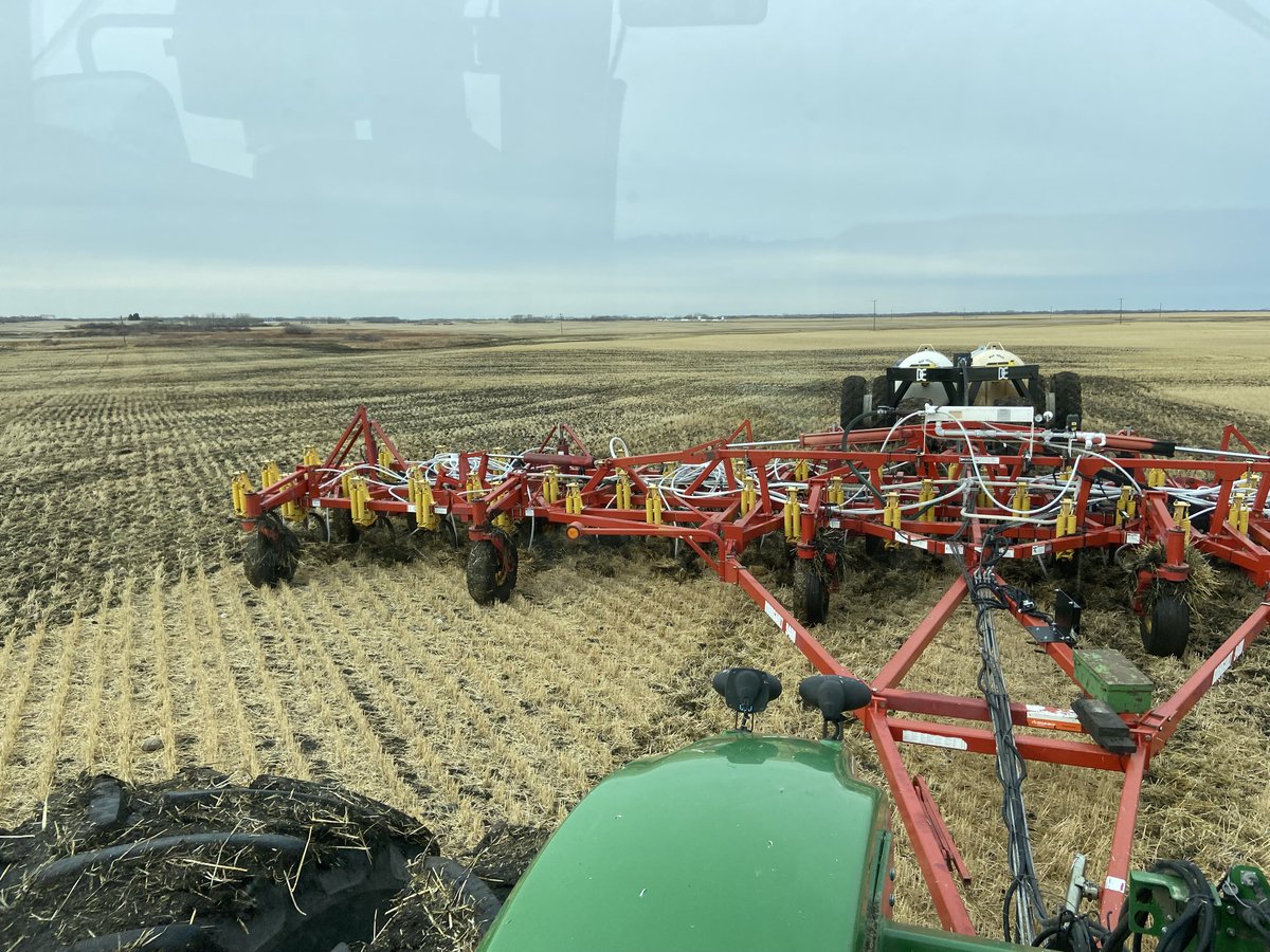 Away we go. Burning down the line of credit. Fall NH3. Finally wet enough to soften top layer. Fall work never end!  ⁦<a href="/AFSAgro2022/">AFS Agro</a>⁩