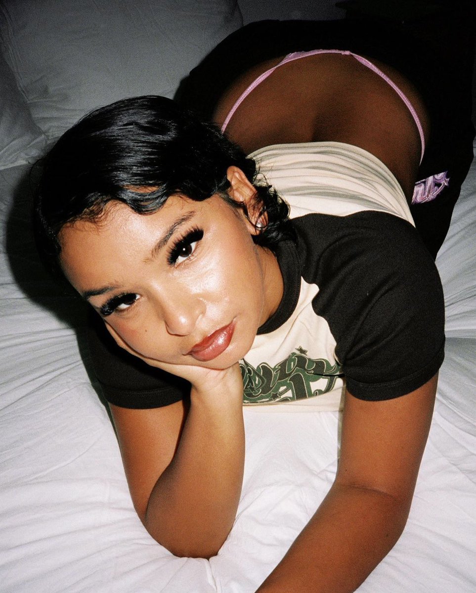 KOUTURESLUT's tweet image. guilty girl from around the block. 🤍🍀