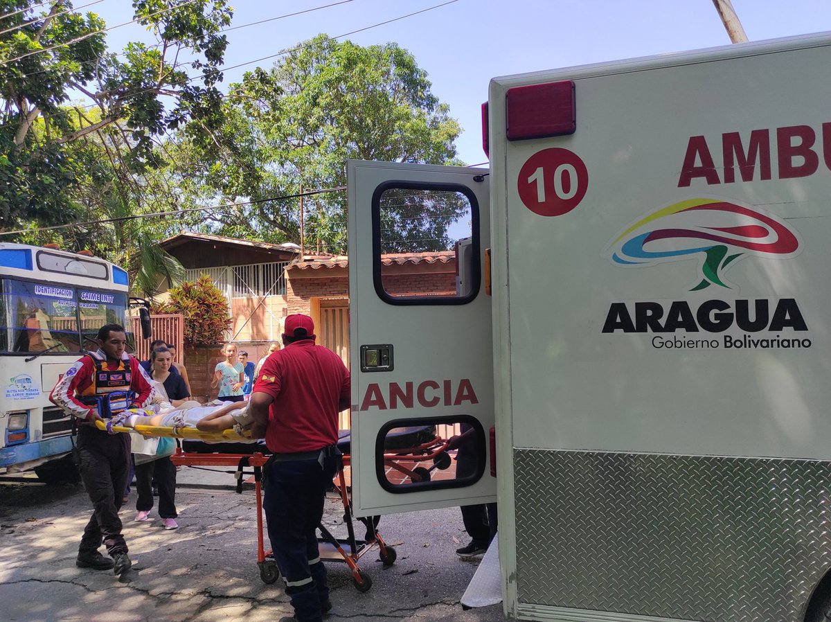 cramaoficial2's tweet photo. #OCtc Septuagenaria con Fractura de Fémur fue trasladads desde su residencia en el Sector Valle Verde de la Parroquia #ElLimon, hasta el @Hcmsalud
@NicolasMaduro @MinSaludVE @MagaGutierrezV @GobiernoAragua_ @Soykarinacarpio @SaludAraguaP @DraShirleySalud @Juan_Gzle https://t.co/4aHeJDEylt