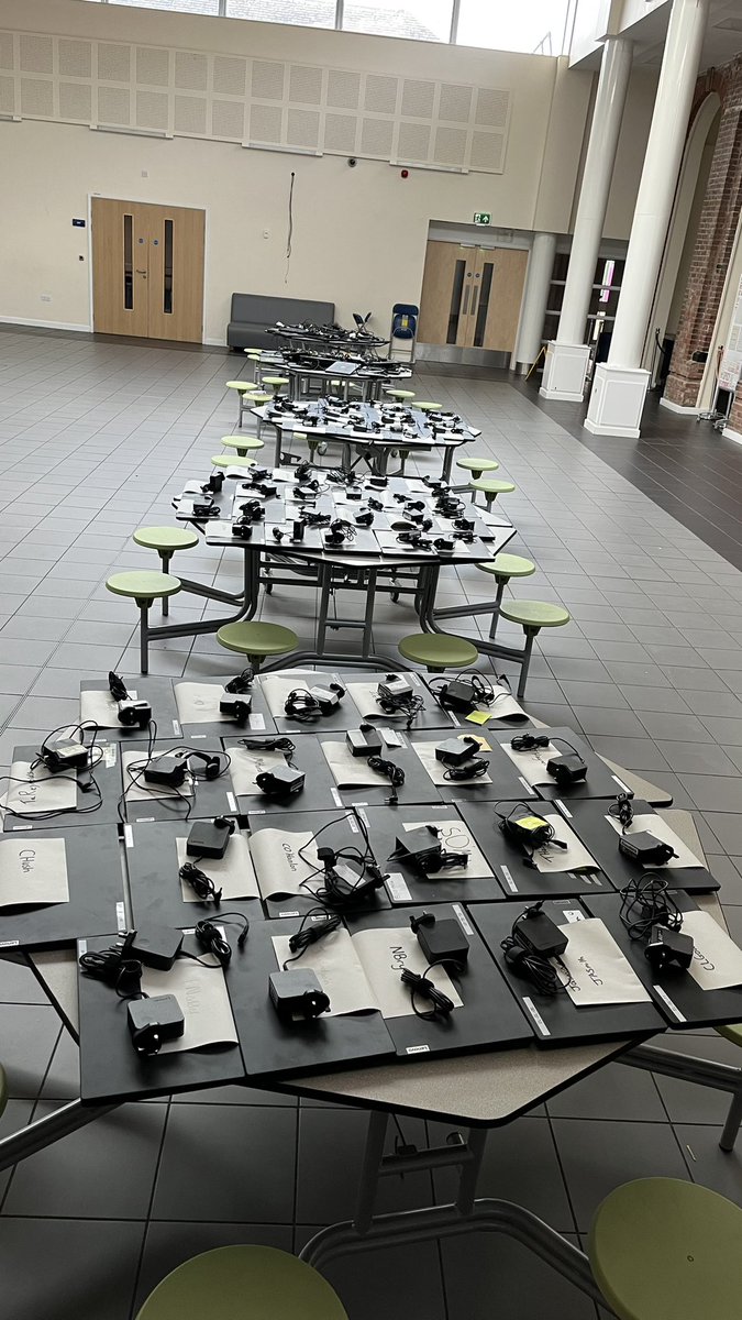 AlamoBusiness's tweet photo. Laptop laptops everywhere! #OneDrive #SharePoint https://t.co/GZRzPW2yzW